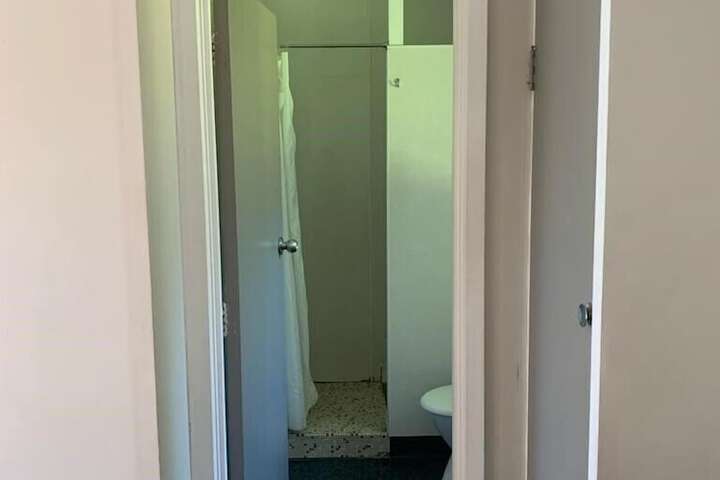 Room 11 of 32
