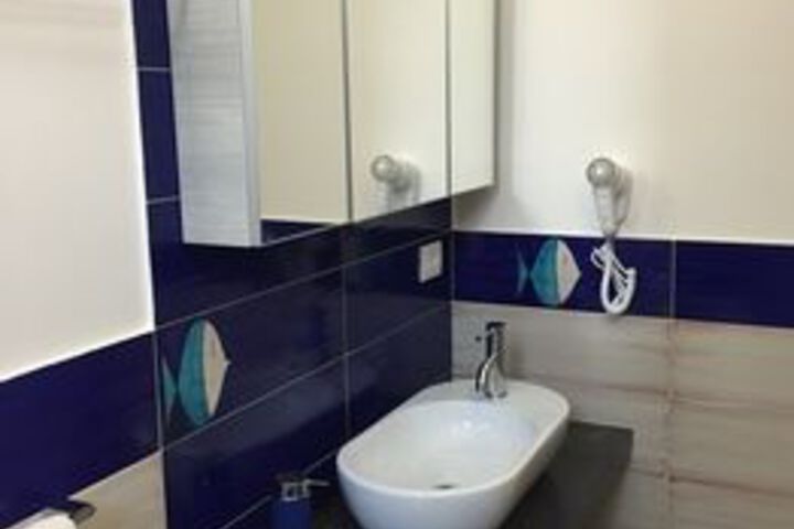 Room 2 of 67