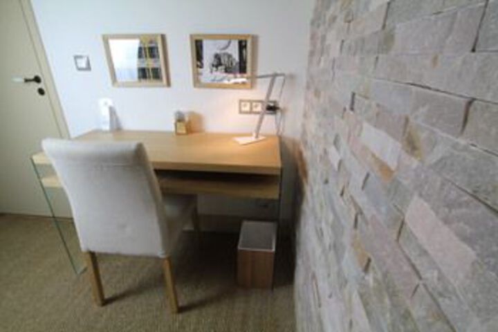 Room 16 of 30