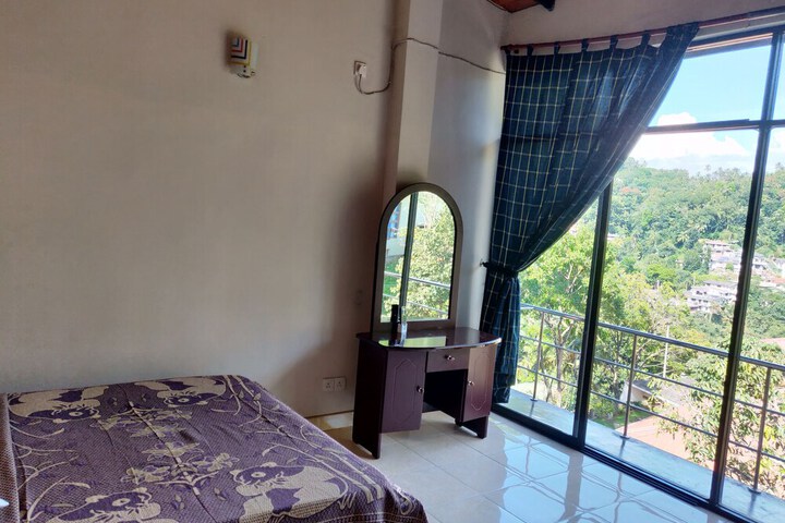 Room 16 of 44