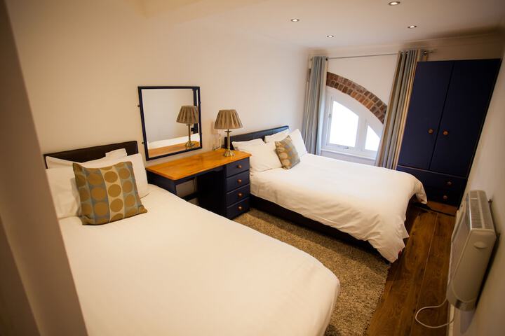 Room 25 of 102