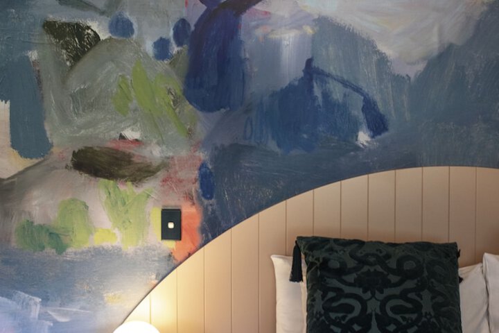 Room 10 of 32