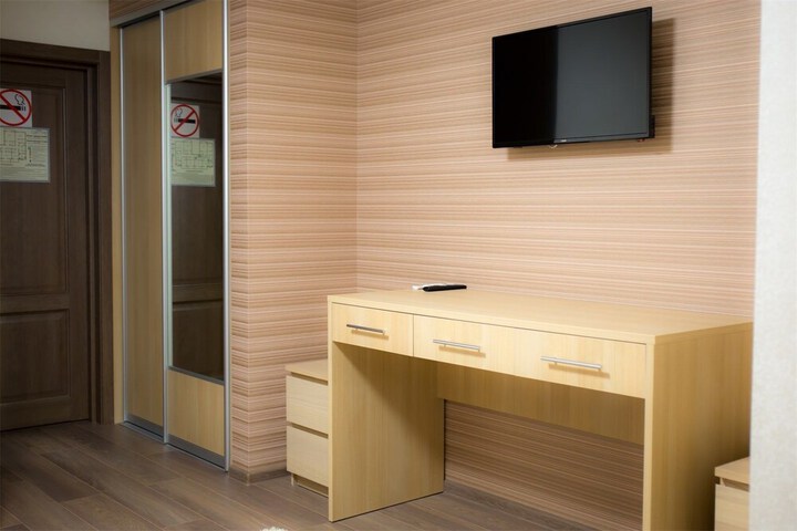 Room 10 of 29