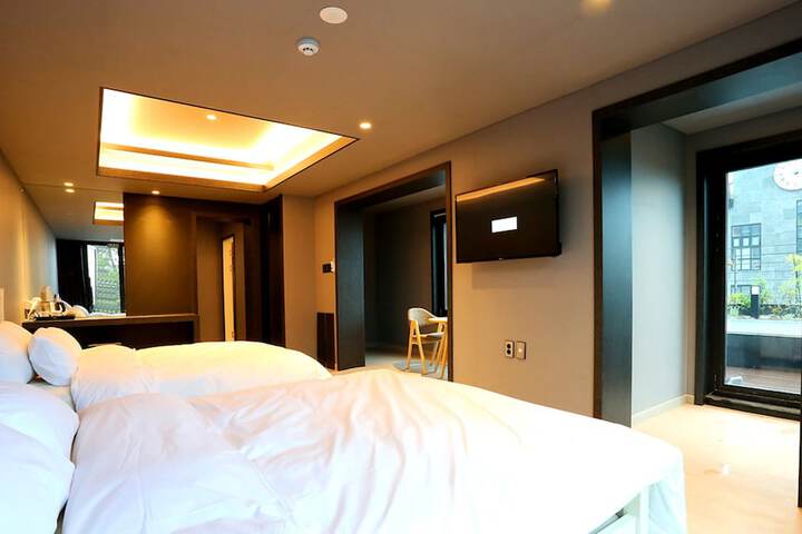 Room 5 of 69
