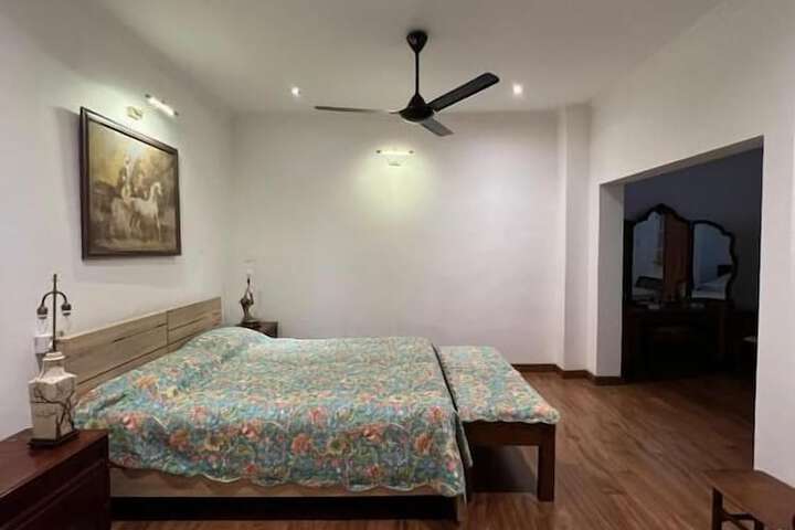 Room 3 of 9