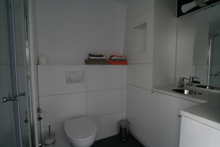 Room 8 of 17