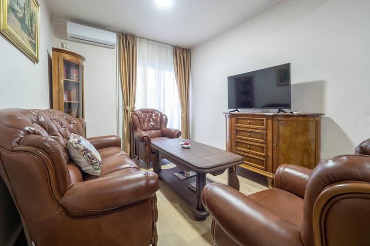 Room 10 of 14