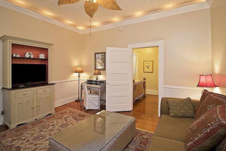 Room 43 of 171
