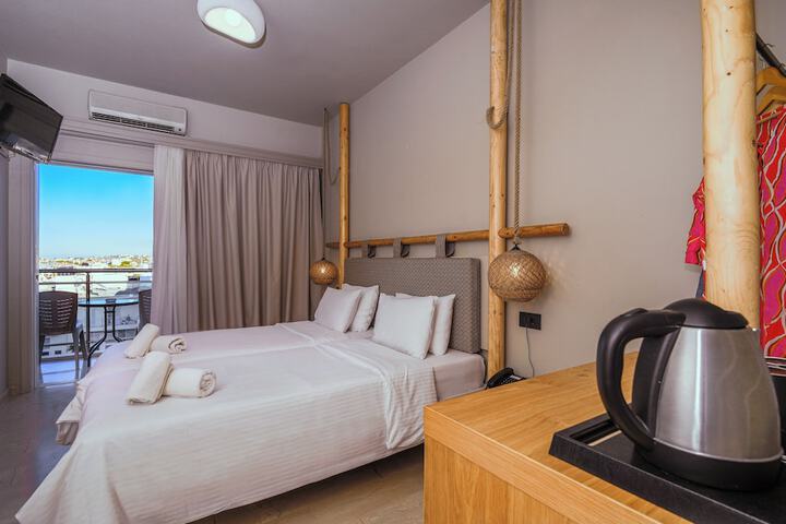 Room 10 of 34