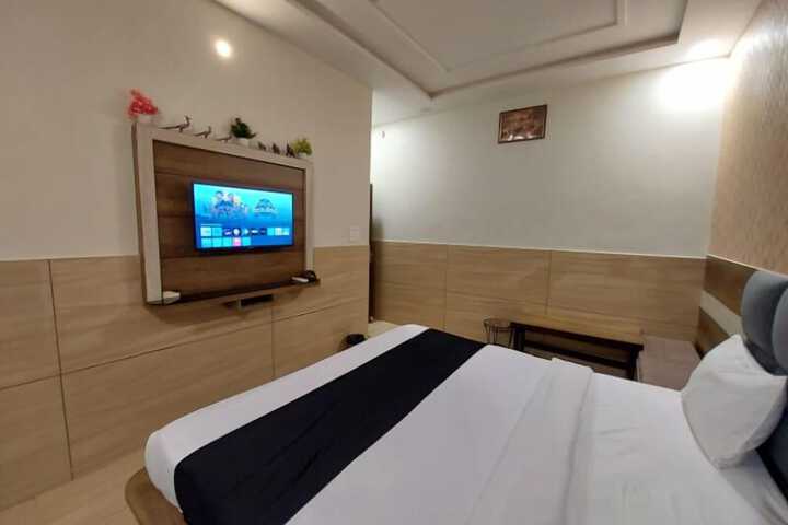 Room 34 of 107