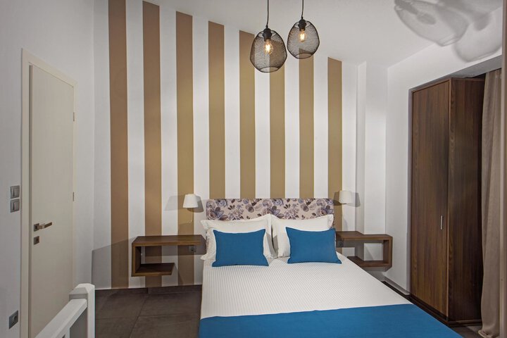 Room 8 of 15
