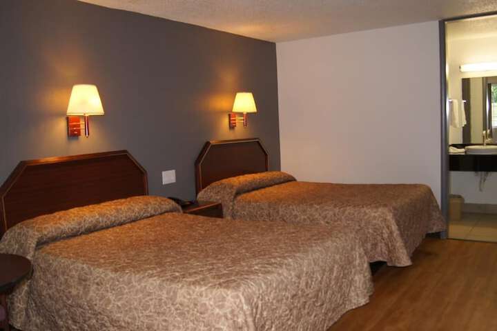 2 Double Beds (1 of 5)