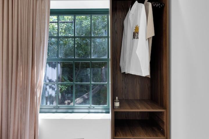 Room 33 of 199