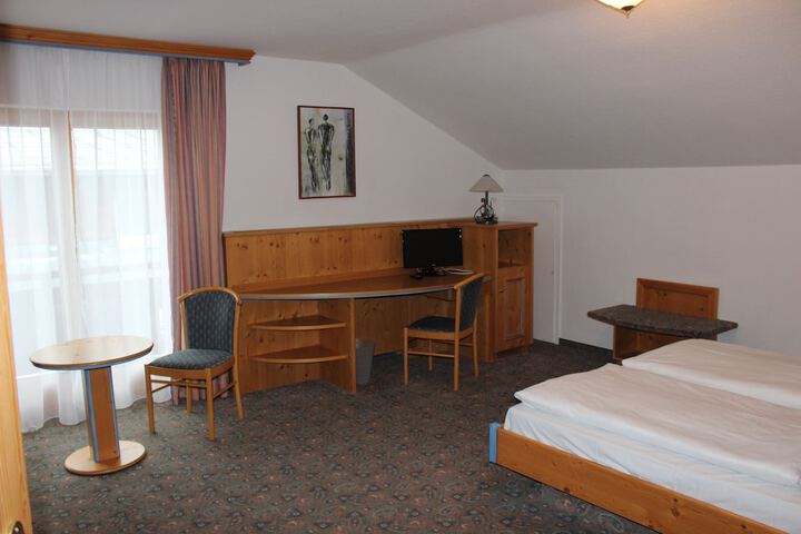 Room 6 of 36