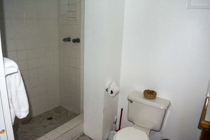 Room 102 of 157