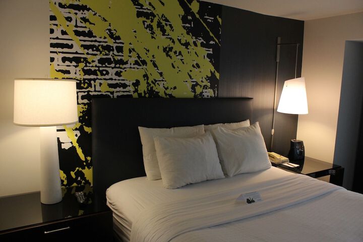 1 Queen Bed (5 of 22)