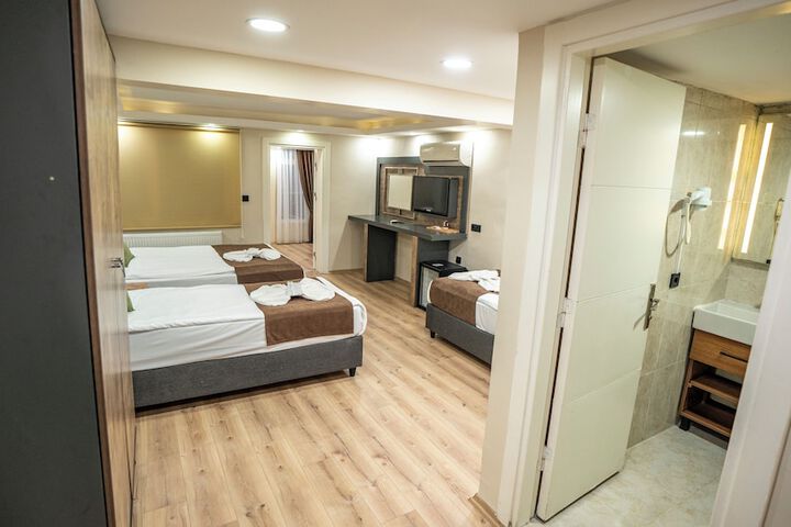 Room 43 of 86