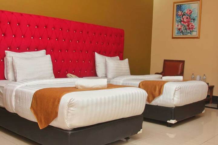 Room 4 of 8