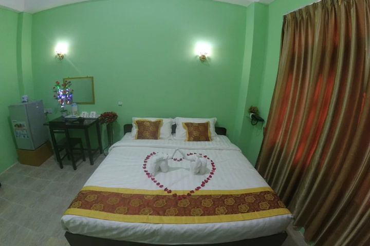 Room 3 of 11