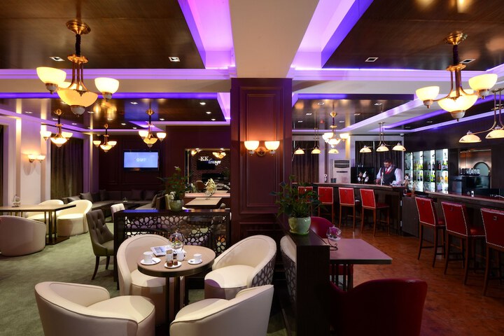 Lounge 263 of 325