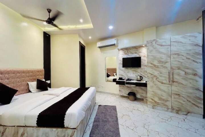 Room 3 of 14