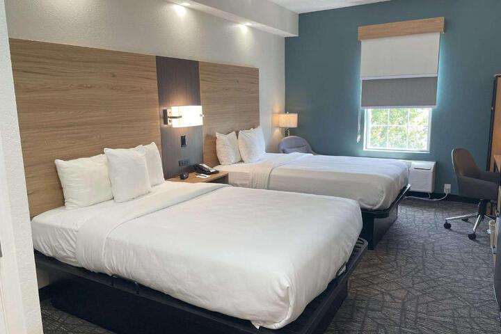 Double Accessible King Size Bed (2 of 6)