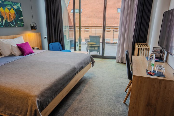 Room 35 of 73