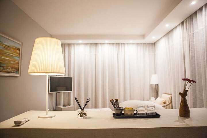 Room 27 of 48