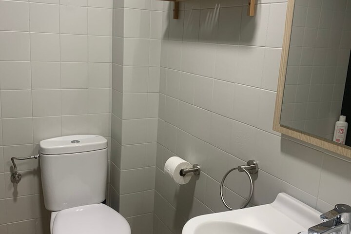 Room 32 of 37