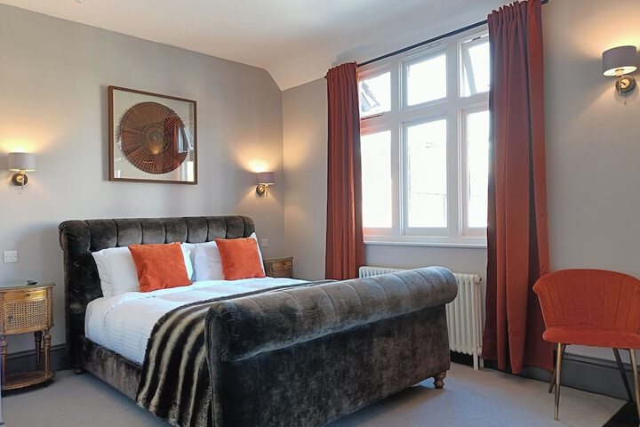 Room 9 of 38