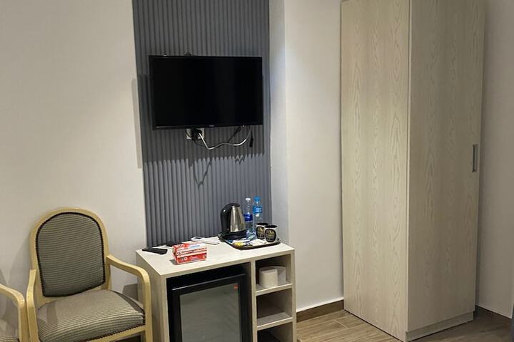 Room 6 of 23