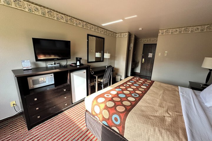 1 King Bed (12 of 16)
