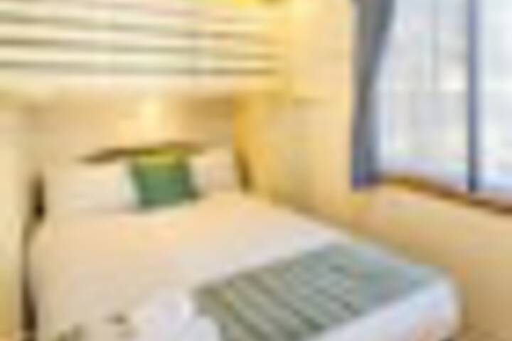 Room 14 of 213