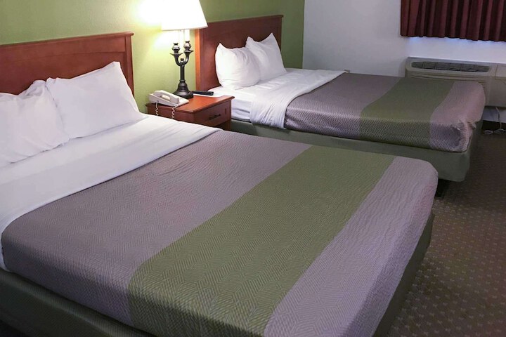 Room 11 of 25