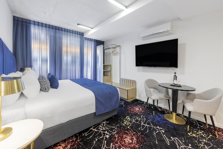 Room 74 of 112