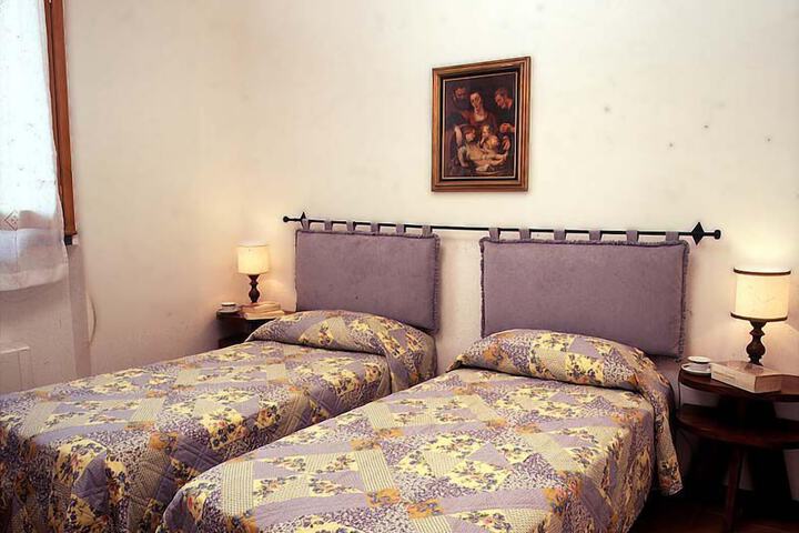 Room 3 of 43