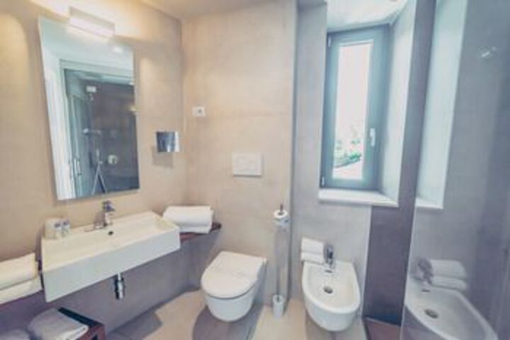 Room 4 of 79