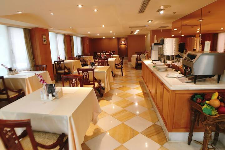 Dining 180 of 216
