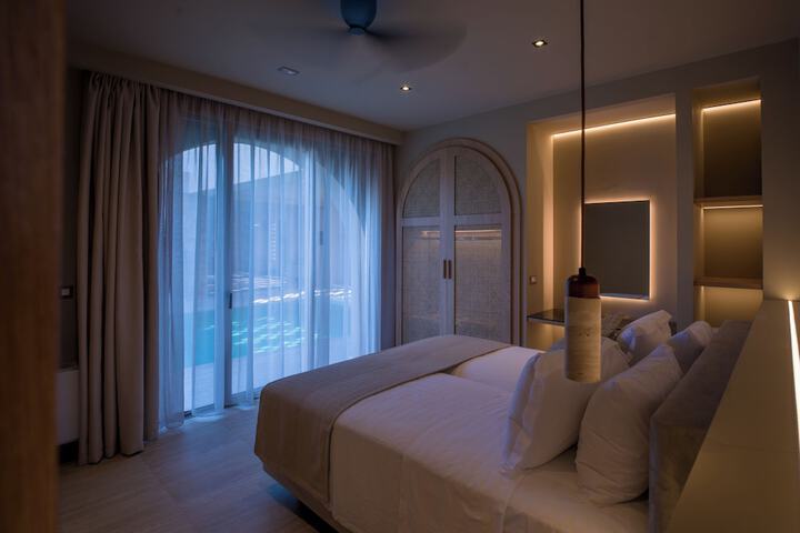 Room 18 of 312