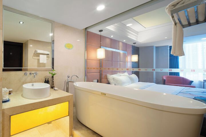 Room 43 of 71