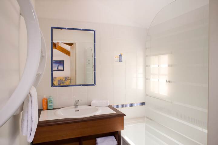 Room 13 of 20