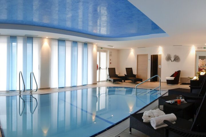 Hotel Pool