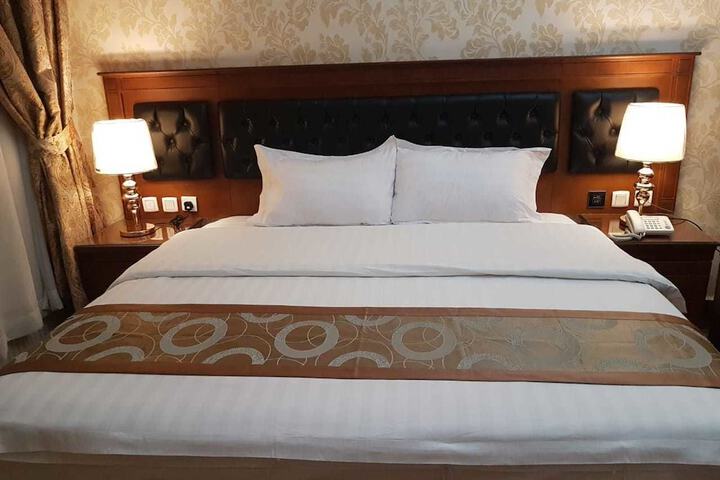 Room 4 of 32