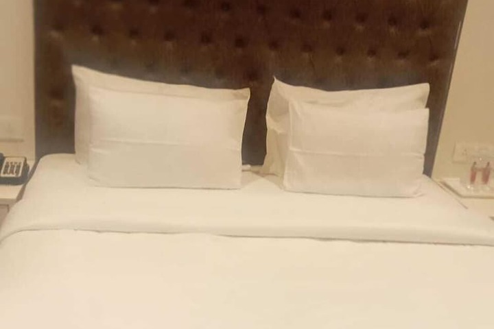 Room 2 of 11