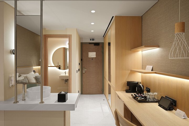 Room 12 of 154