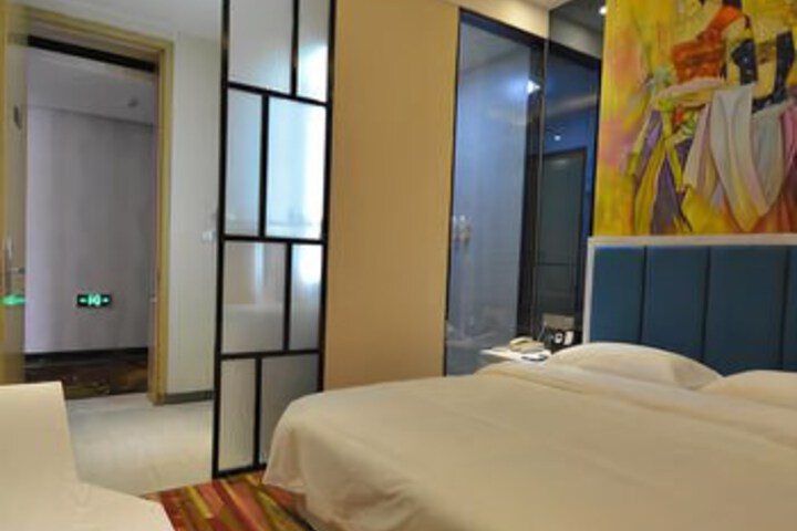 Room 4 of 7