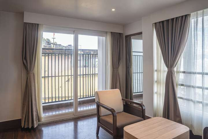 Room 9 of 26