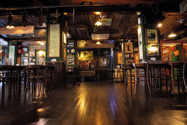 Lounge 107 of 118
