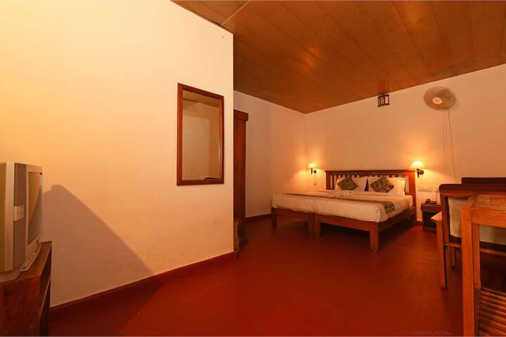 Room 9 of 28