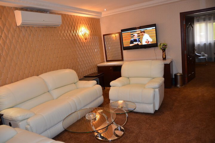Room 11 of 28